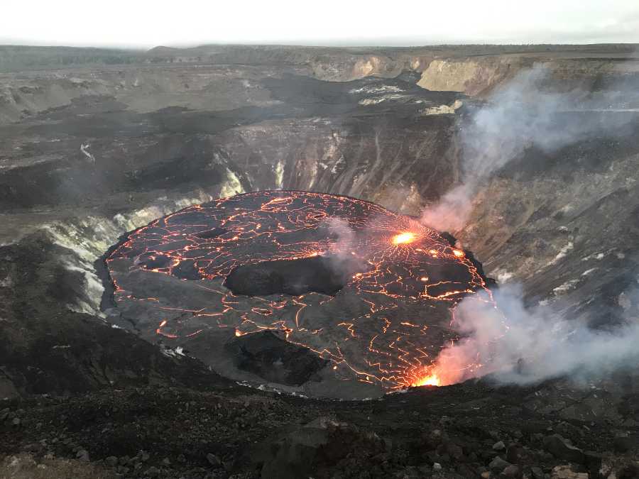 Halemaʻumaʻu Crater - Hawaii Volcanoes National Park