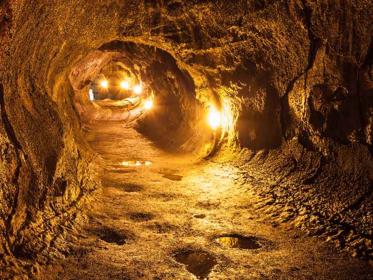Thurston Lava Tube (Nāhuku) - Hawaii Volcanoes National Park