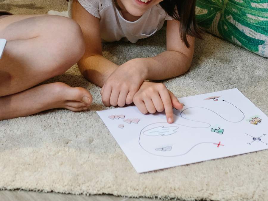 Organize a Treasure Hunt - Romantic Things For Valentine's Day