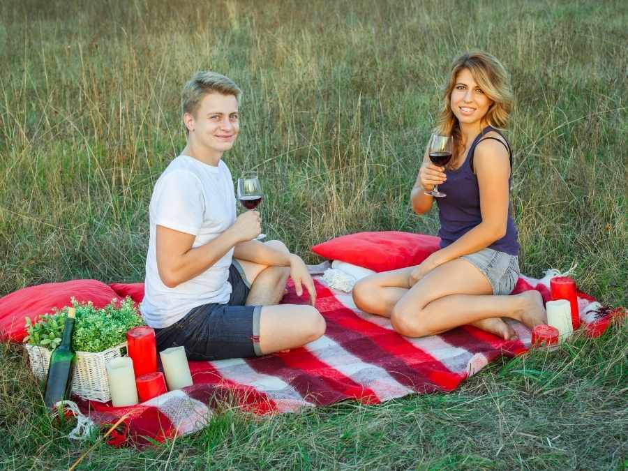 Picnic in the Park - Cheap Ideas for Valentine's Day