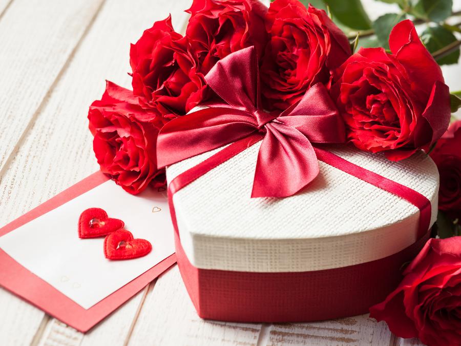 Presenting Your Valentine's Gifts - Valentine's Gifts for Boyfriend