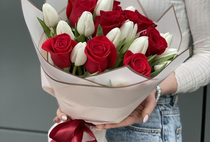 Red roses with tulips bouquet - best flowers for valentine's day