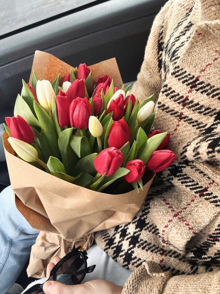 Tulips as Valentine’s Day Flowers Bouquet