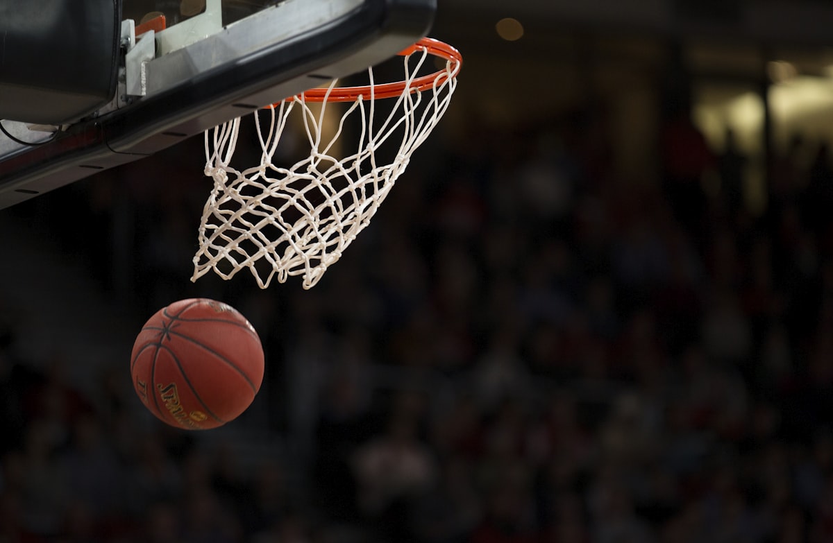 NBA Fan Gift Guide: T-Shirts, Hoodies & Accessories for Basketball Lovers nba-fan-gift-guide-tshirts-hoodies-accessories-teeholic