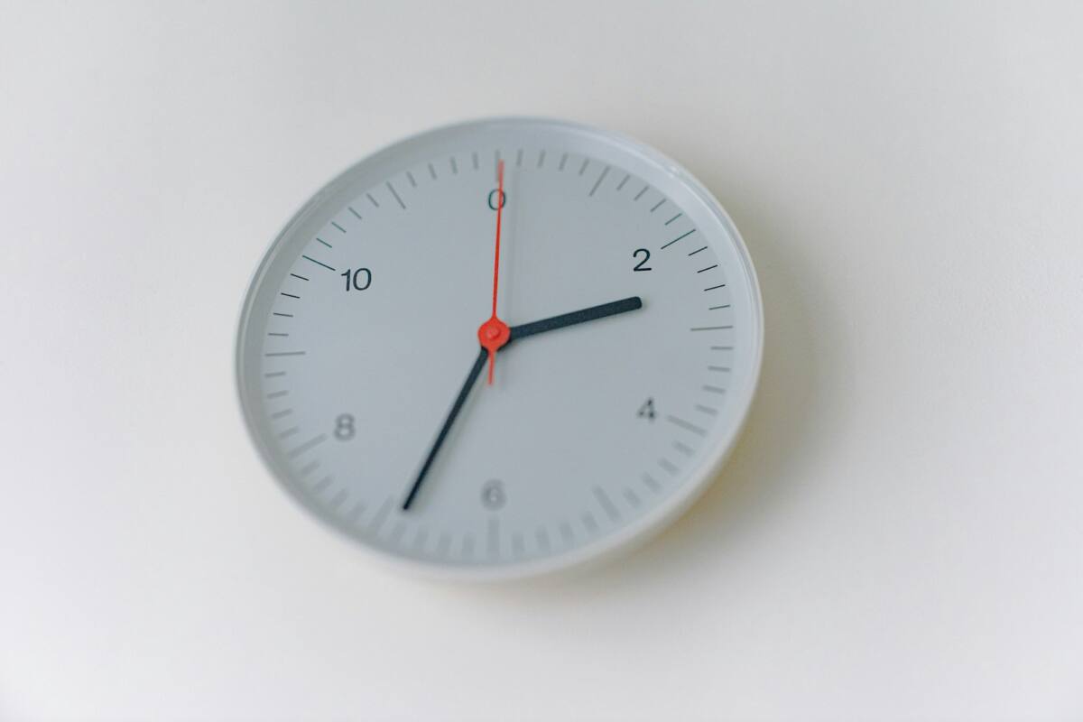 Five minute Fathers Day phone case gift reminder: minimalist white wall clock showing time is short